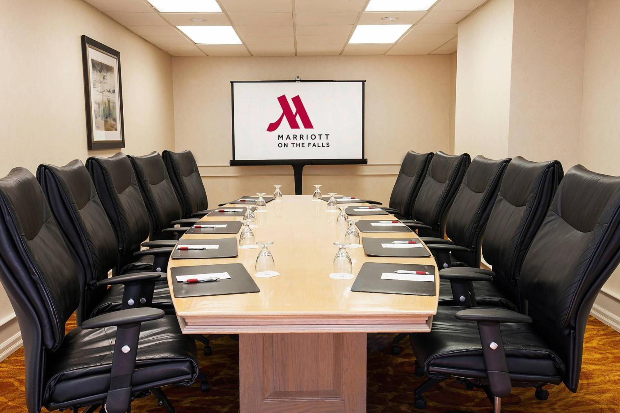 Hotel Marriott On The Falls 4*